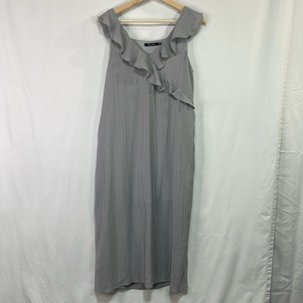 🪥 Doe & Rae gray sleeveless column dress with ruffle